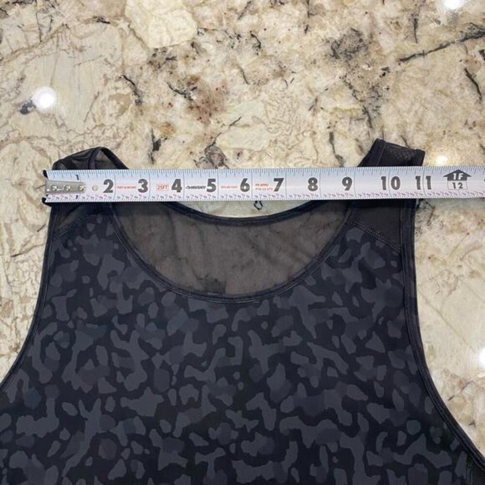 Lululemon‎ Black and Gray Tank Top Shirt Size Medium - Picture 3 of 5